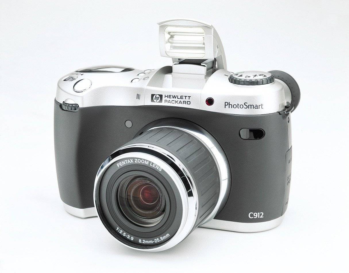 Hewlett-Packard's PhotoSmart 912 digital camera, front left quarter view. Courtesy of Hewlett