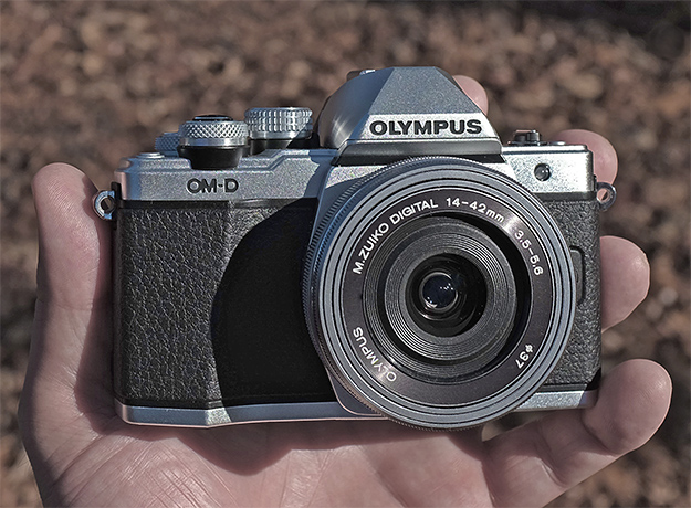 Olympus E-M10 II Review - In the hand