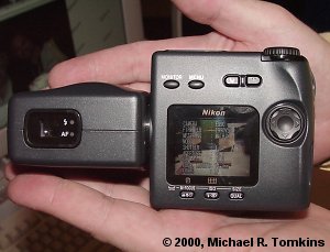 Nikon Coolpix 990 Rear View - click for a bigger picture!