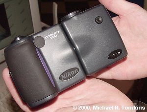 Nikon Coolpix 990 un-swivelled - click for a bigger picture!