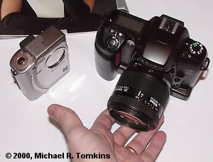 Fuji S1 Pro SLR and Fuji FinePix 4700 Zoom side by side - click for a bigger picture!