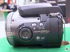 Fuji's FinePix 6900 Zoom digital camera. Copyright (c) 2001, LetsGoDigital.nl. Used by permission. Click for a bigger picture!