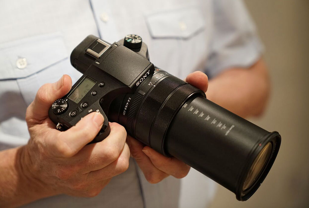 The Sony RX10 IV Review: the Ultimate Travel Camera