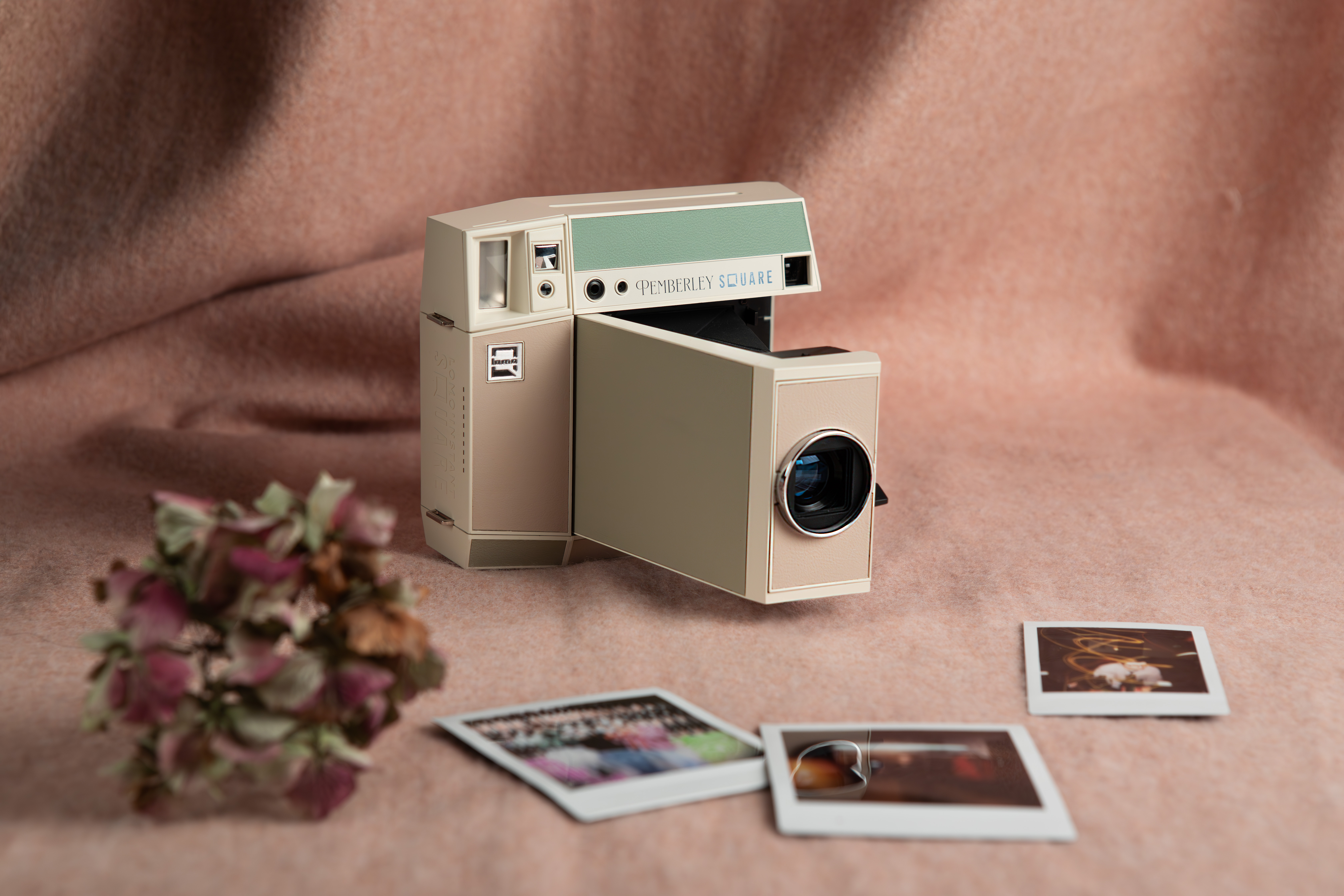 Lomography Launches Two New Lomo’Instant Square Glass Cameras